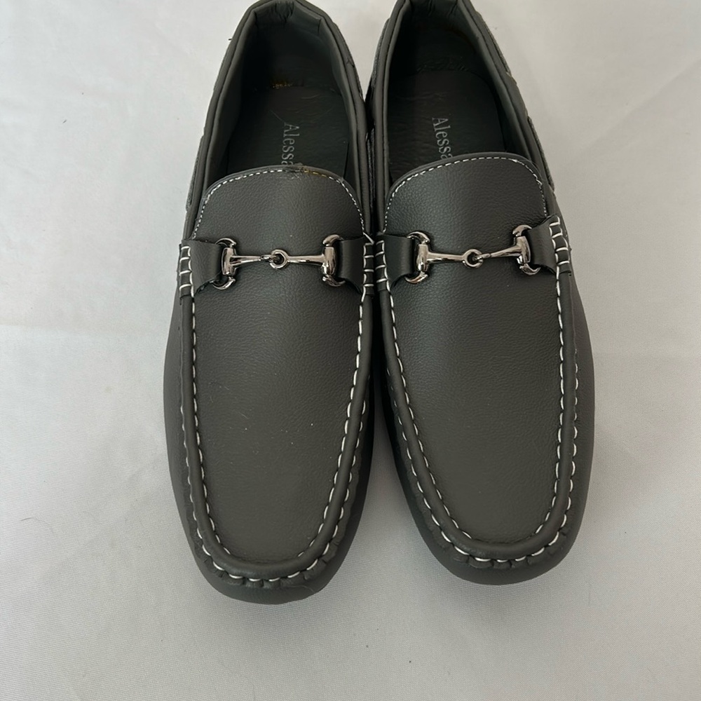 NWOT by Alessandro Minelli they are size 8 1/2 never worn. They are gray
